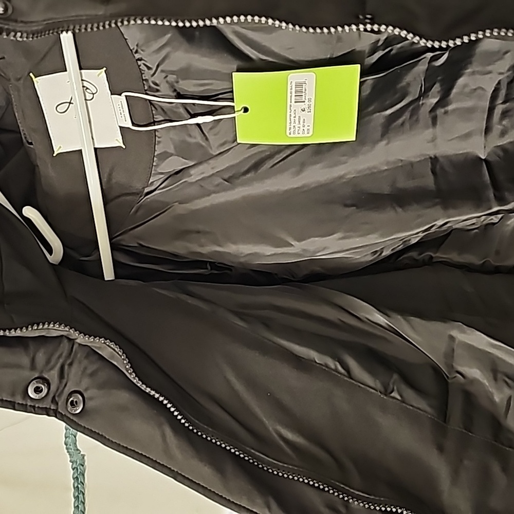 Woman's jacket - Picture 9 of 13